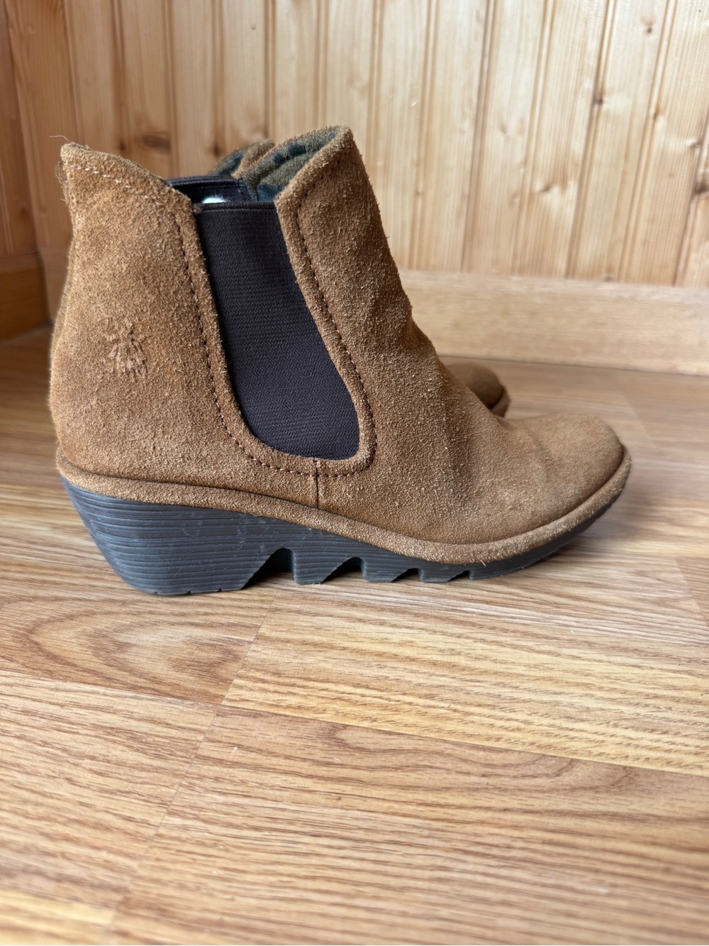 FLY LONDON Phil Wedge Chelsea Booties Camel Brown Oil Suede